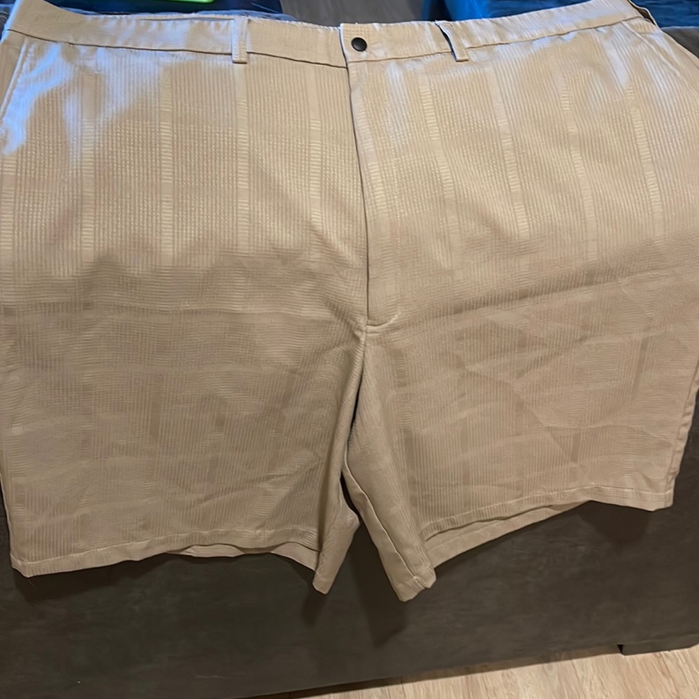 Khaki active shorts